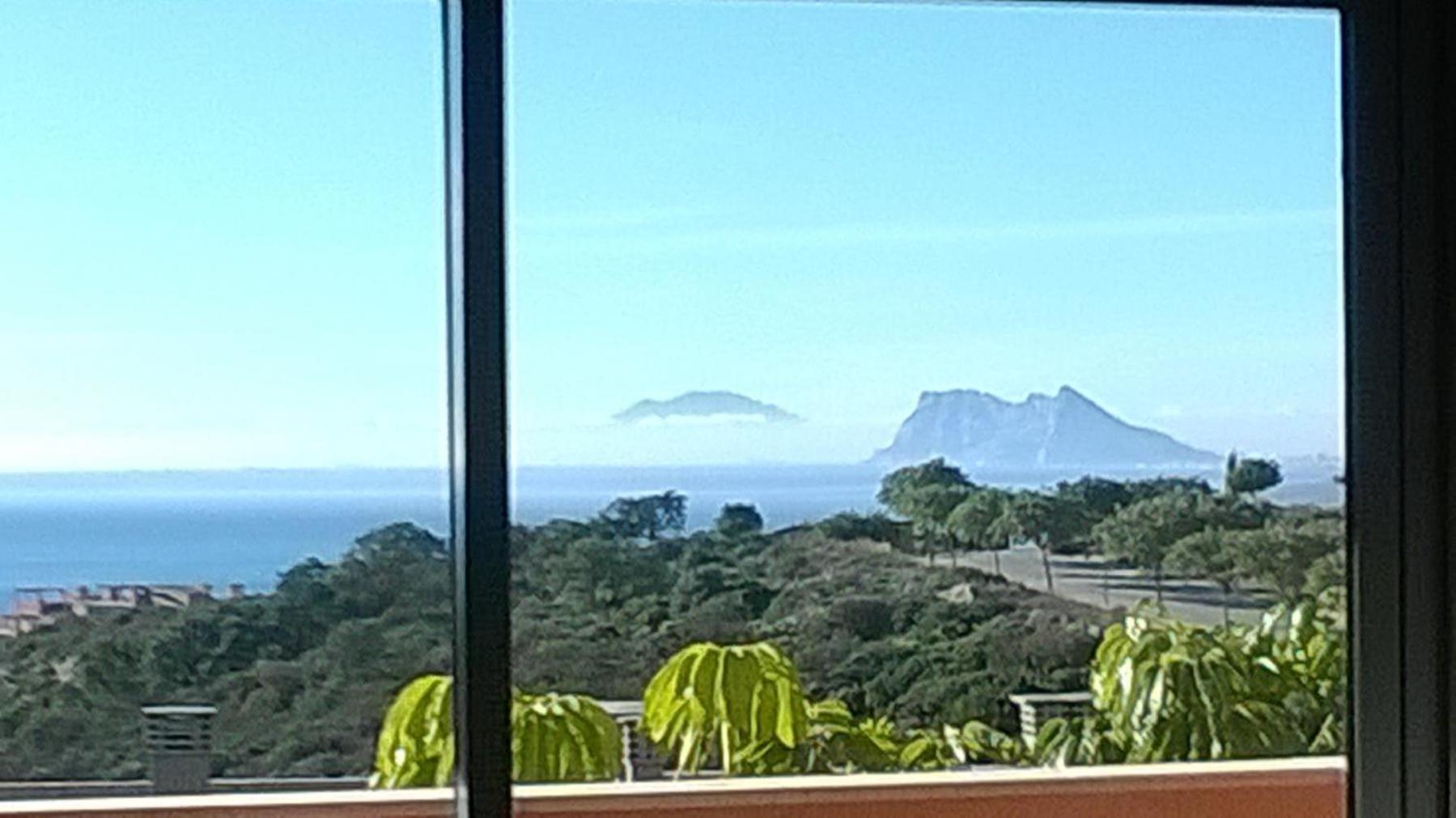 2055-Superb 2Bedrooms Apt, Gibraltar And Sea View Манилва Екстериор снимка