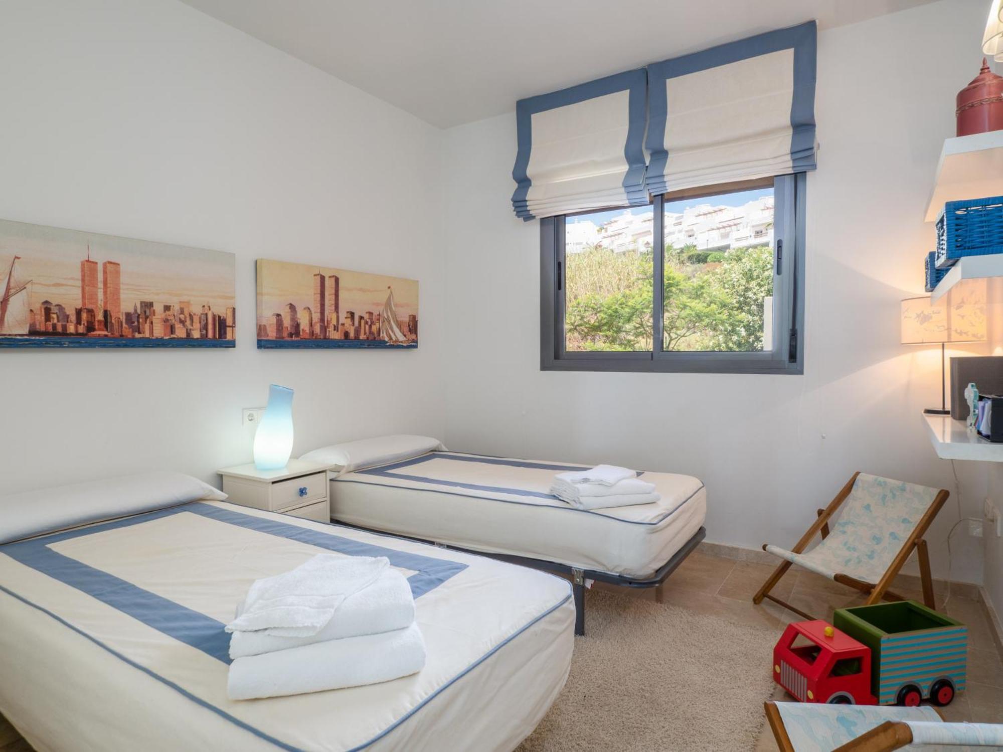2055-Superb 2Bedrooms Apt, Gibraltar And Sea View Манилва Екстериор снимка