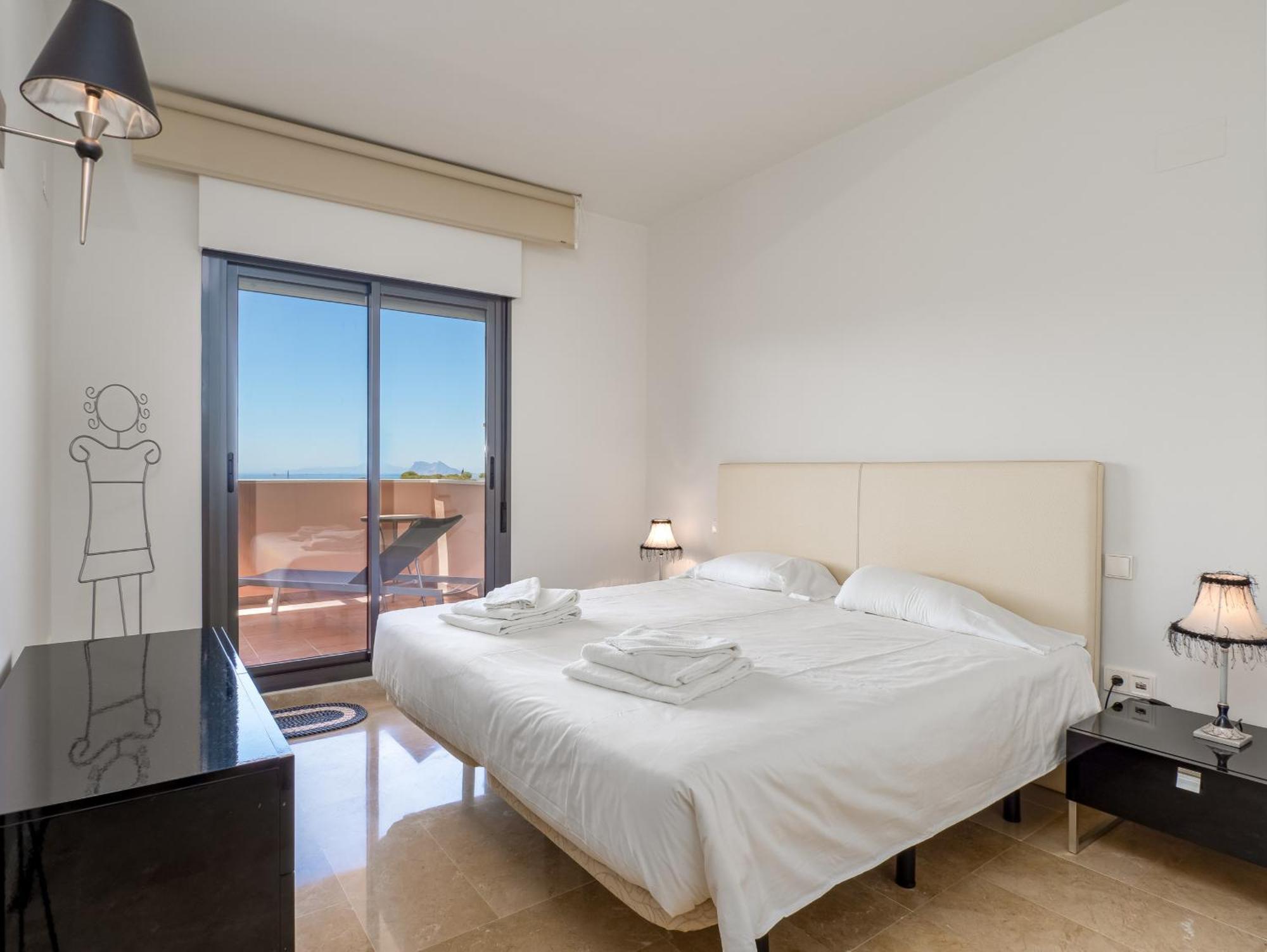 2055-Superb 2Bedrooms Apt, Gibraltar And Sea View Манилва Екстериор снимка