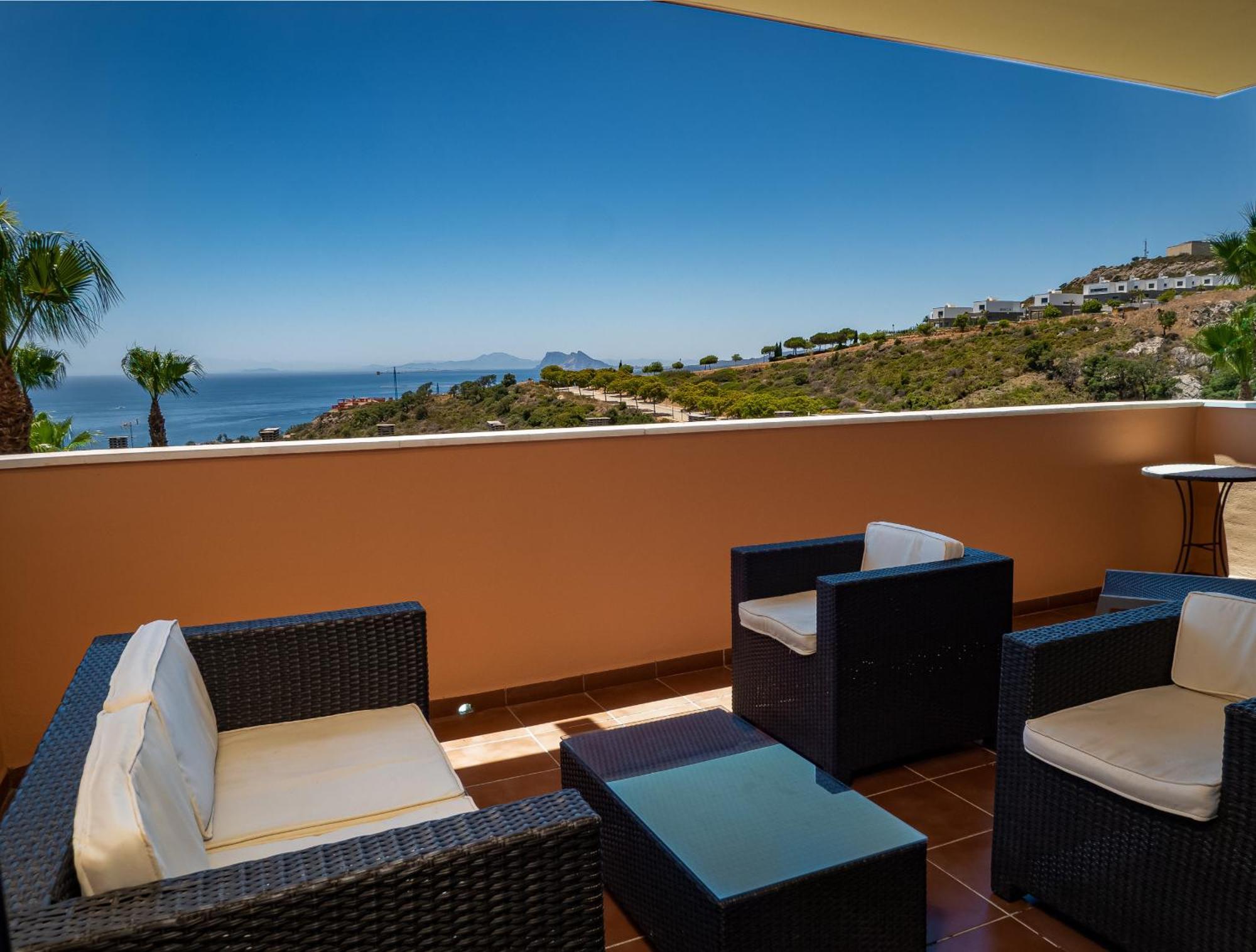 2055-Superb 2Bedrooms Apt, Gibraltar And Sea View Манилва Екстериор снимка